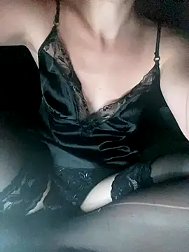 Snapshot of Leaa2000 chatting on 10.25.25 Leaa2000 online show from 10.25.25