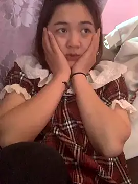 Snapshot of Lonnina chatting on 10.04.25 Lonnina online show from 10.04.25