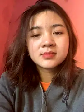 Snapshot of Lonnina chatting on 10.05.25 Lonnina online show from 10.05.25