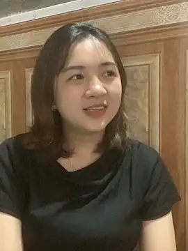 Snapshot of Lonnina chatting on 10.06.25 Lonnina online show from 10.06.25