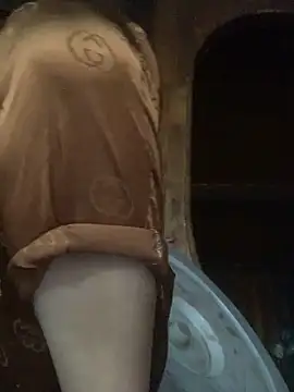 Snapshot of Lonnina chatting on 10.08.25 Lonnina online show from 10.08.25