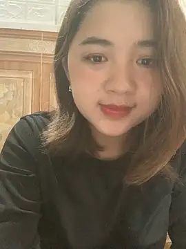 Snapshot of Lonnina chatting on 10.09.25 Lonnina online show from 10.09.25