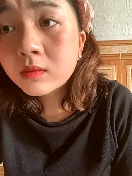 Snapshot of Lonnina chatting on 10.10.25 Lonnina online show from 10.10.25