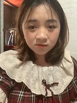 Snapshot of Lonnina chatting on 10.16.25 Lonnina online show from 10.16.25