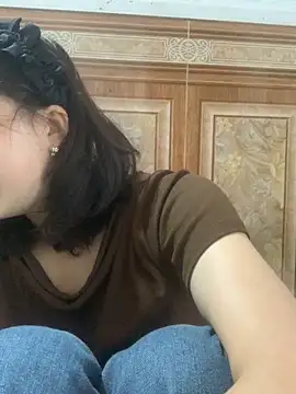 Snapshot of Lonnina chatting on 10.23.25 Lonnina online show from 10.23.25