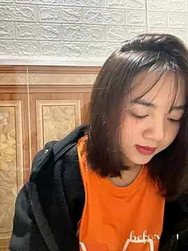 Snapshot of Lonnina chatting on 10.27.25 Lonnina online show from 10.27.25