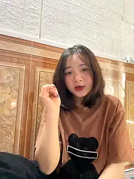 Snapshot of Lonnina chatting on 10.29.25 Lonnina online show from 10.29.25