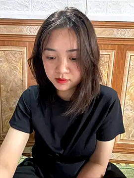 Snapshot of Lonnina chatting on 10.30.25 Lonnina online show from 10.30.25