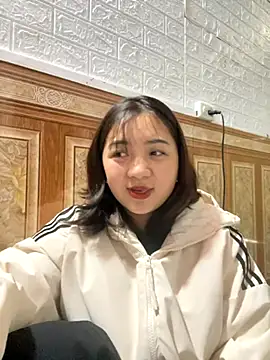 Snapshot of Lonnina chatting on 11.01.25 Lonnina online show from 11.01.25