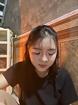 Snapshot of Lonnina chatting on 11.06.25 Lonnina online show from 11.06.25