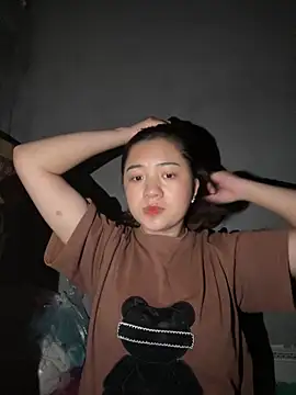 Snapshot of Lonnina chatting on 11.08.25 Lonnina online show from 11.08.25