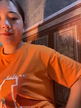 Snapshot of Lonnina chatting on 11.09.25 Lonnina online show from 11.09.25