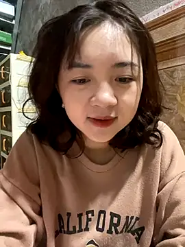 Snapshot of Lonnina chatting on 11.12.25 Lonnina online show from 11.12.25