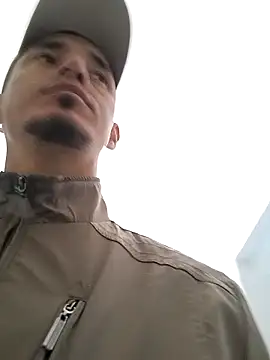 Snapshot of JuanD_vero chatting on 10.04.25 JuanD vero online show from 10.04.25