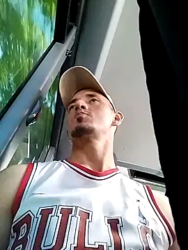 Snapshot of JuanD_vero chatting on 10.06.25 JuanD vero online show from 10.06.25