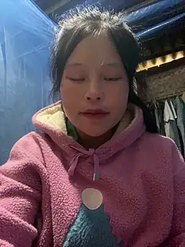 Snapshot of O_o_UwU_o_O chatting on 11.04.25 O o UwU o O online show from 11.04.25