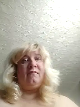 Snapshot of GlamMilena chatting on 02.24.25 GlamMilena online show from 02.24.25