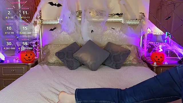 Snapshot of Katherine_Loveau chatting on 10.21.25 Katherine Loveau online show from 10.21.25