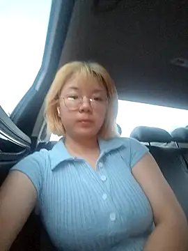 Snapshot of E-cup2 chatting on 10.04.25 E-cup2 online show from 10.04.25