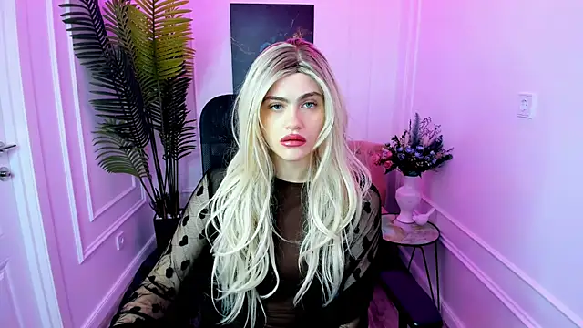 LeslieMineg online show from 10.08.25