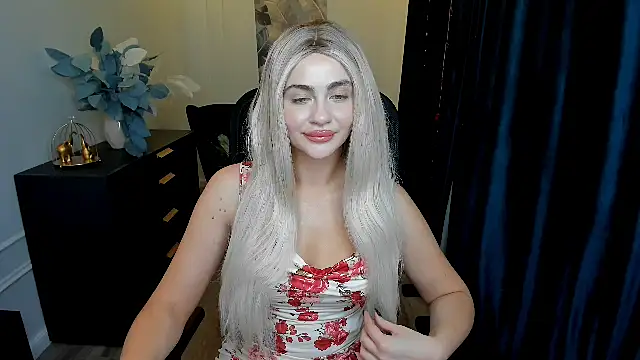 LeslieMineg online show from 11.06.25