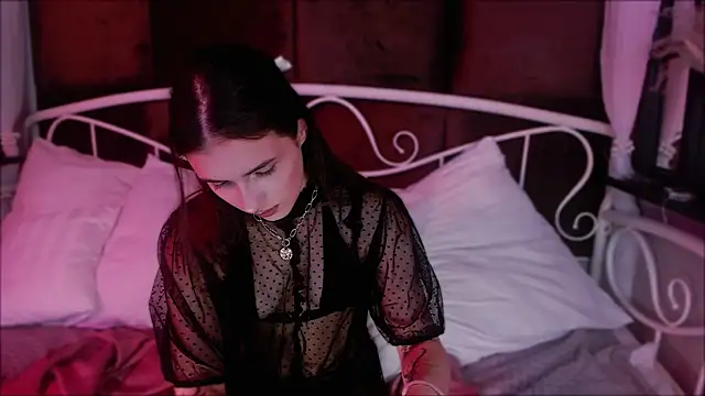 Snapshot of KrissyKits chatting on 09.09.25 KrissyKits online show from 09.09.25