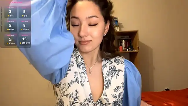 Snapshot of Sakuravice chatting on 10.13.25 Sakuravice online show from 10.13.25