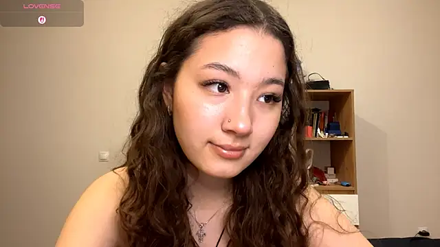 Snapshot of Sakuravice chatting on 10.31.25 Sakuravice online show from 10.31.25