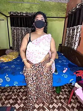 Snapshot of Smile-quien chatting on 09.19.25 Smile-quien online show from 09.19.25