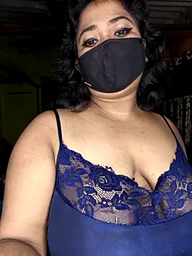 Snapshot of Smile-quien chatting on 10.05.25 Smile-quien online show from 10.05.25