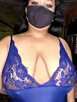 Snapshot of Smile-quien chatting on 11.03.25 Smile-quien online show from 11.03.25