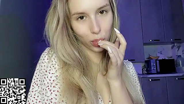 Snapshot of ElysiaXo chatting on 10.12.25 ElysiaXo online show from 10.12.25