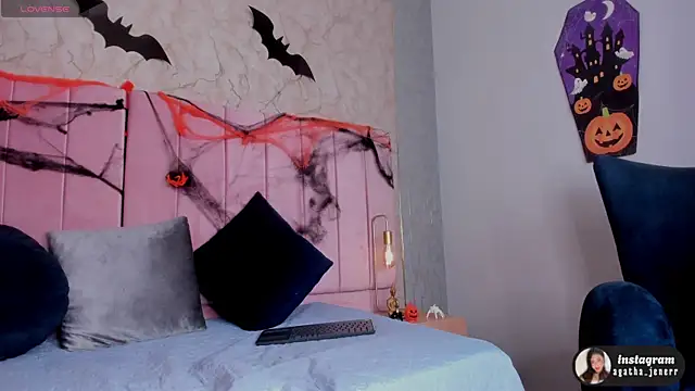 Snapshot of agatha_jener chatting on 10.11.25 agatha jener online show from 10.11.25