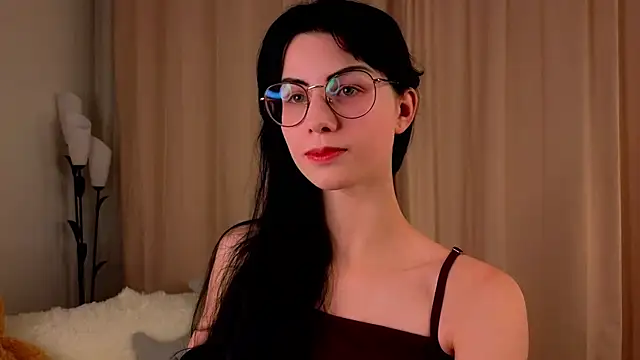 ArlineJanik online show from 10.15.25