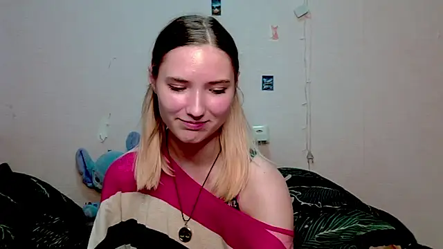 Snapshot of _kikiclark__ chatting on 10.11.25 kikiclark online show from 10.11.25