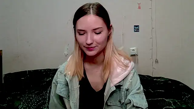 Snapshot of _kikiclark__ chatting on 10.12.25 kikiclark online show from 10.12.25