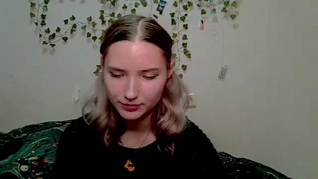 Snapshot of _kikiclark__ chatting on 10.29.25 kikiclark online show from 10.29.25