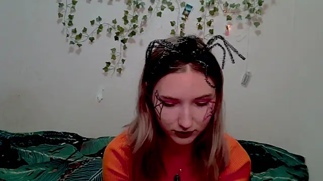 Snapshot of _kikiclark__ chatting on 10.31.25 kikiclark online show from 10.31.25