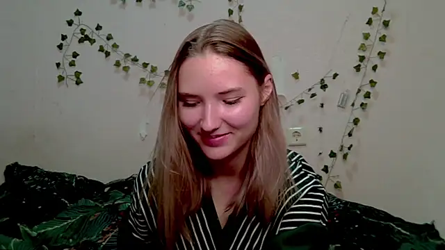 Snapshot of _kikiclark__ chatting on 11.07.25 kikiclark online show from 11.07.25