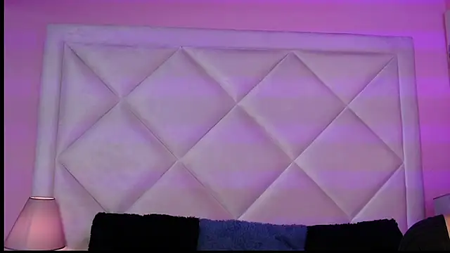 Miaa Smithh   online show from 11.25.25