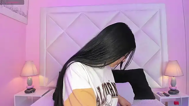 Miaa Smithh   online show from 03.16.26