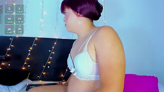 Danaa moore  online show from 04.01.26