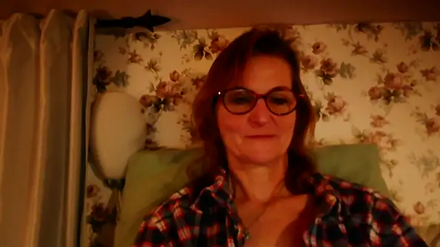 Snapshot of Valinella chatting on 02.15.26 Valinella online show from 02.15.26