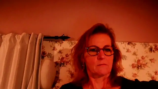 Snapshot of Valinella chatting on 02.16.26 Valinella online show from 02.16.26