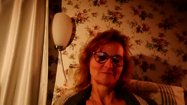 Snapshot of Valinella chatting on 02.21.26 Valinella online show from 02.21.26