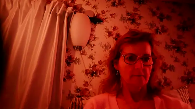 Snapshot of Valinella chatting on 02.28.26 Valinella online show from 02.28.26