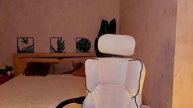 Lynn Martin online show from 04.21.26