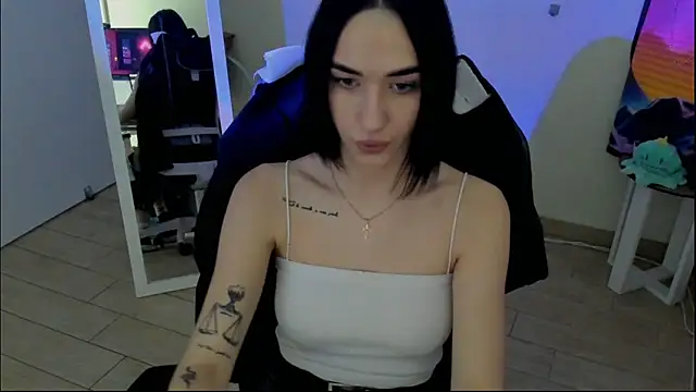 Snapshot of Bella_Night4 chatting on 11.24.25 Bella Night4 online show from 11.24.25