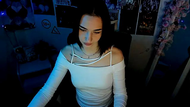 Snapshot of Bella_Night4 chatting on 12.14.25 Bella Night4 online show from 12.14.25