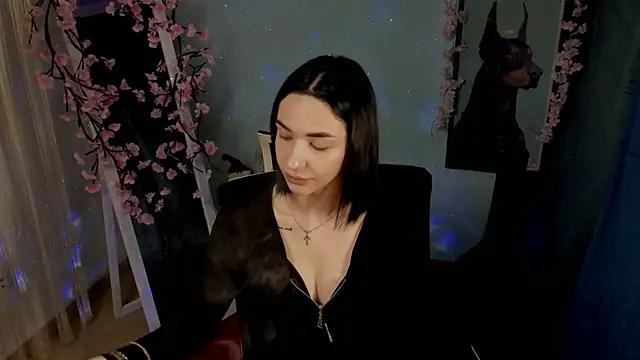 Snapshot of Bella_Night4 chatting on 12.21.25 Bella Night4 online show from 12.21.25